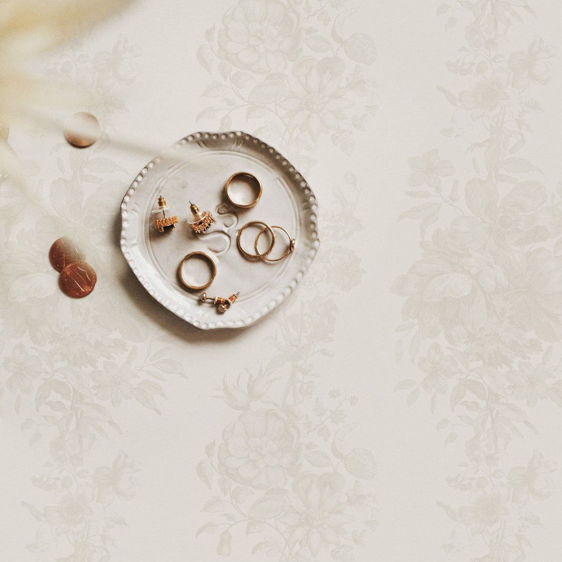 vintage beige floral peel and stick wallpaper