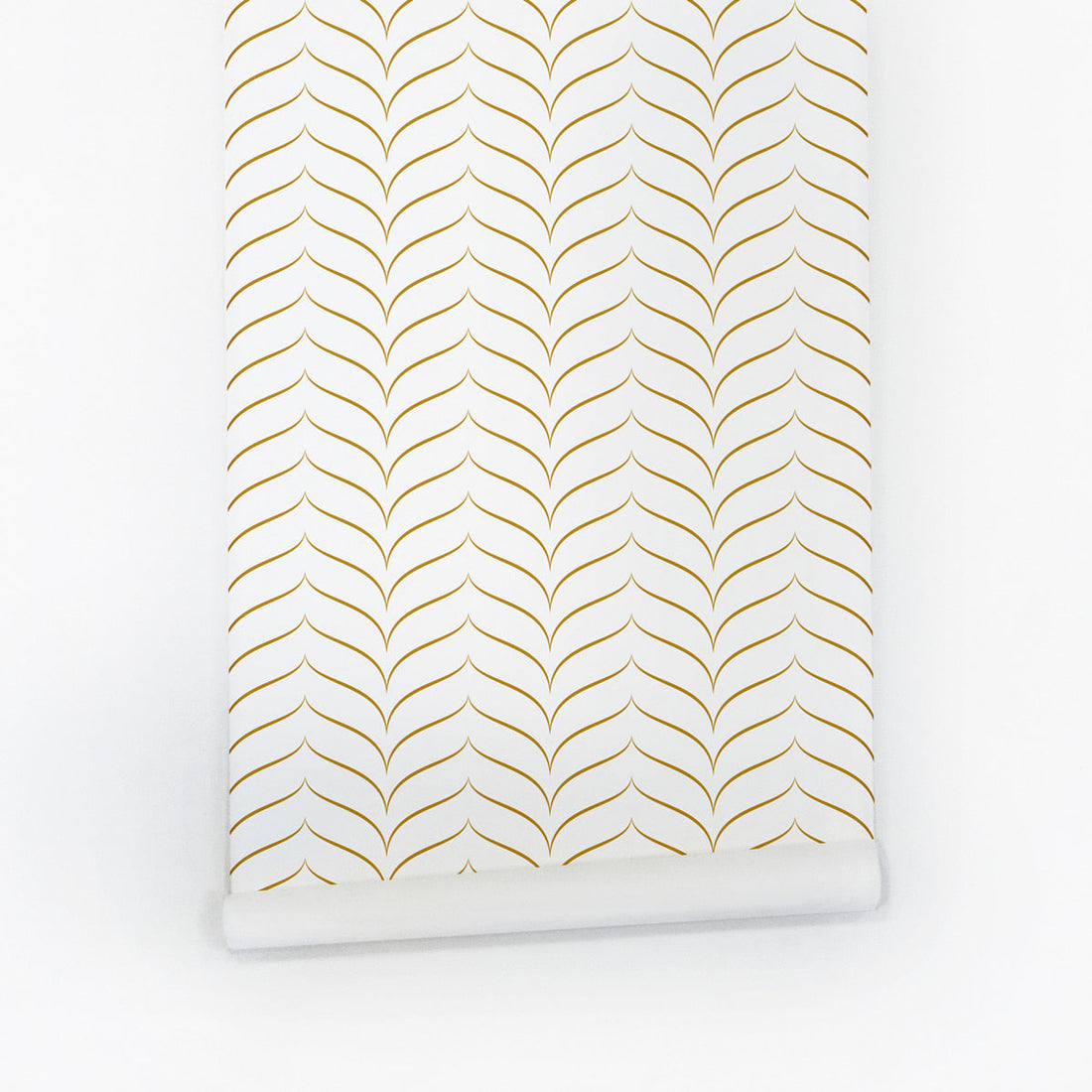Repeated gold lines wallpaper for trendy interior design