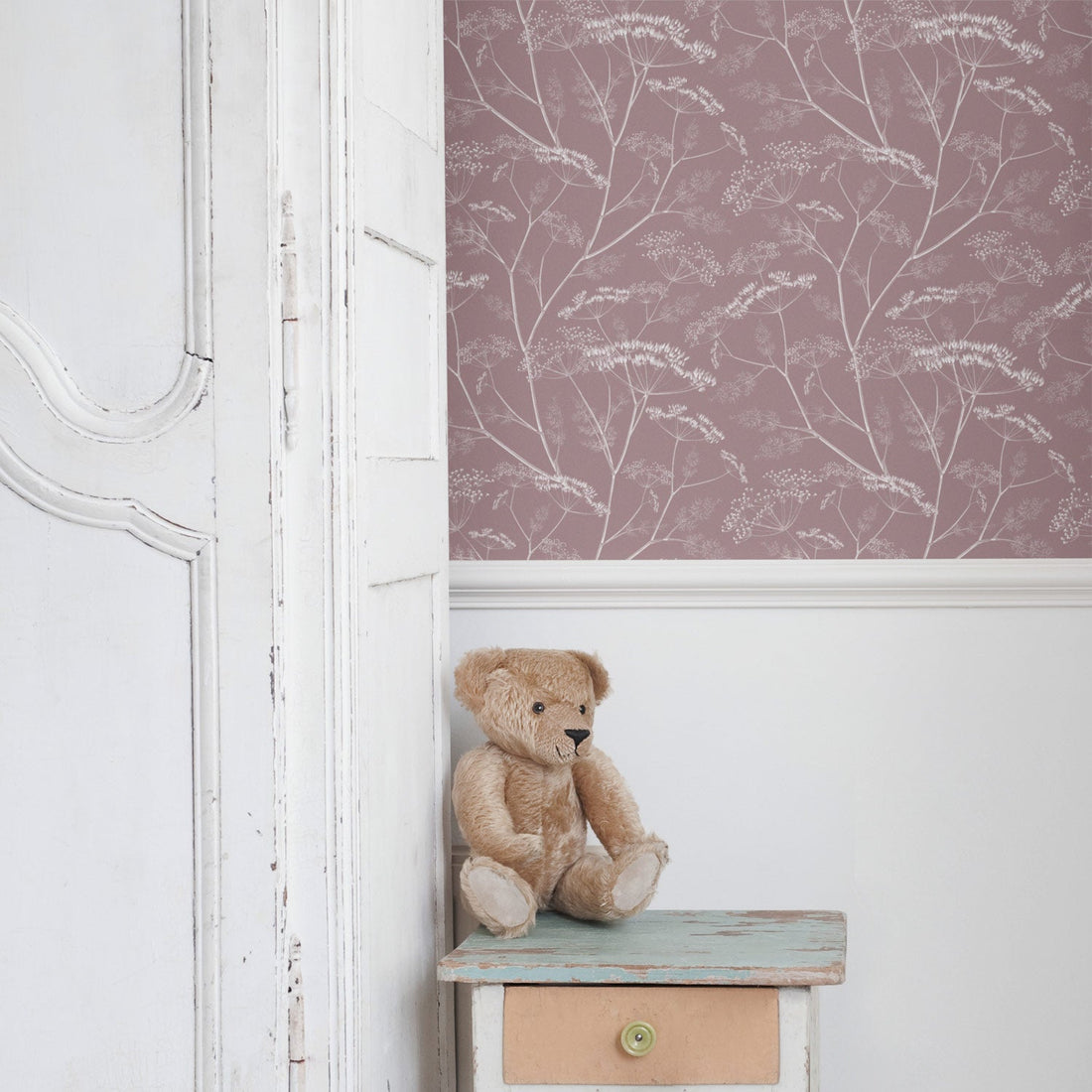 Dusty pink floral girl's room wallpaper